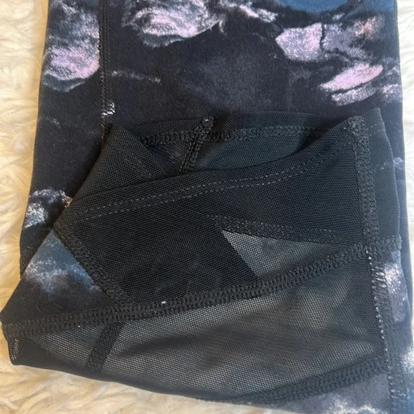 New Balance Multicolored Mesh Leggings - Picture 7 of 13